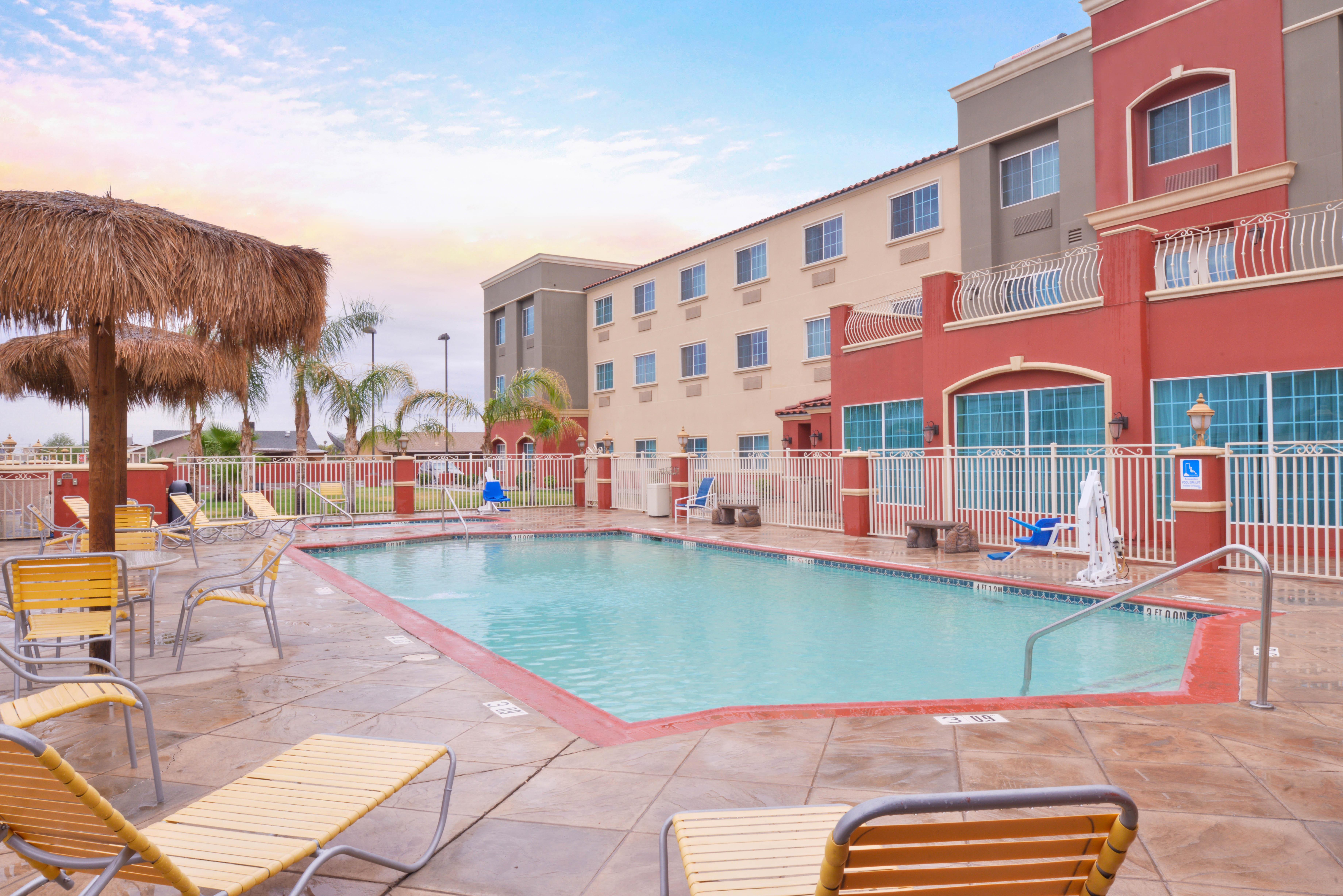 Holiday Inn Express Hotel & Suites El Centro By Ihg Exterior photo